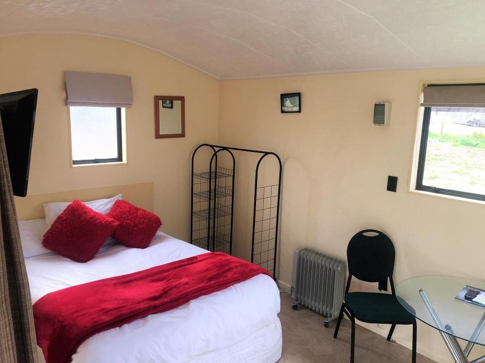 Otorohanga Kiwi Holiday Park Extérieur photo