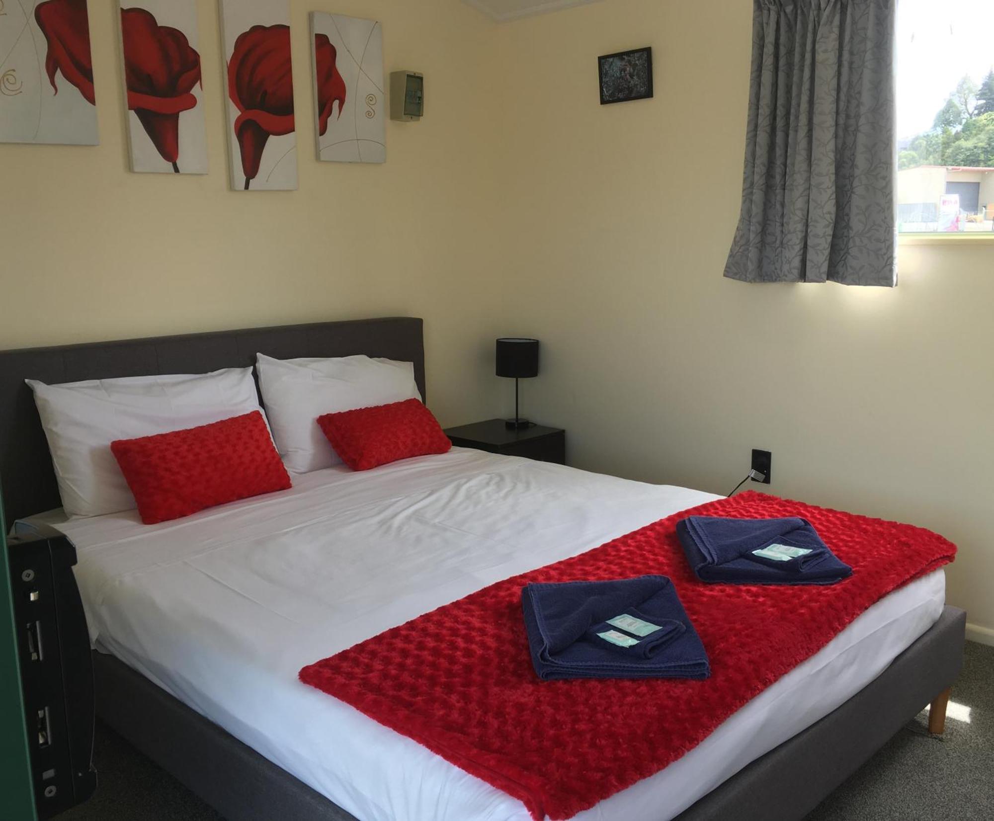 Otorohanga Kiwi Holiday Park Extérieur photo